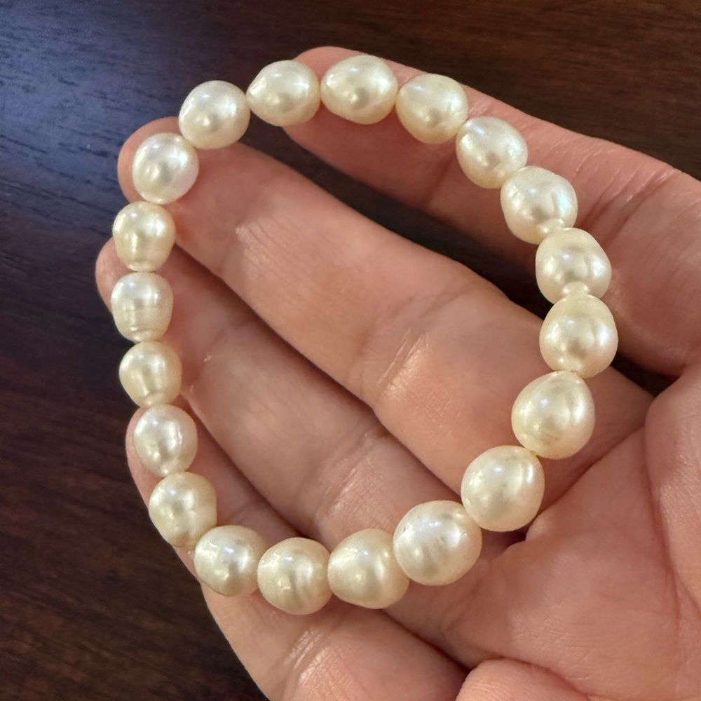 Creamy white 9mm cultured freshwater pearl stretchy bangle bracelet